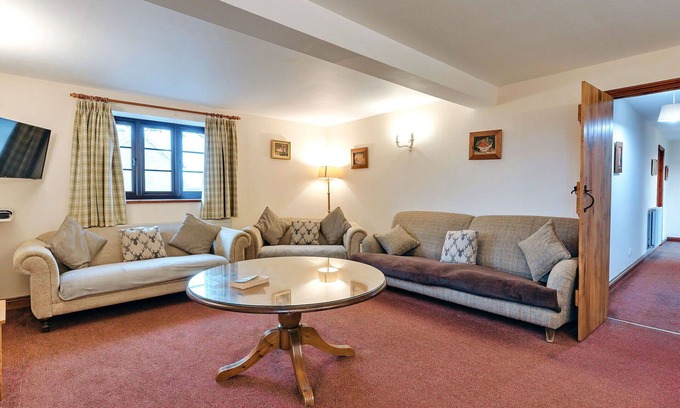 Craven Arms House | Wonderful villa for 8 people with WIFI, pool and terrace