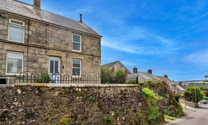 St. Dennis House | Wonderful villa for 4 guests with WIFI, pets allowed and parking