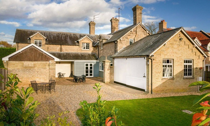 Tilney Fen End House | Wonderful villa for 11 guests with WIFI and TV
