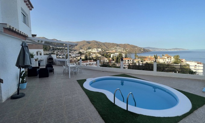 Velilla-Taramay Ski Chalet | Wonderful villa with incredible views, 3 minutes from the beach!