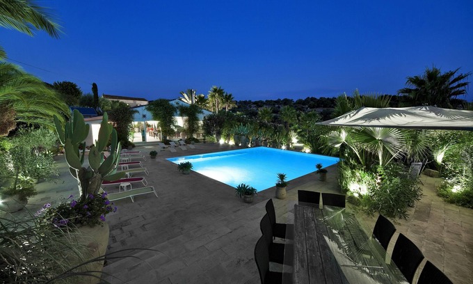 Ragusa Villa | Wonderful villa with pool, a courtyard and wide spaces.Ideal place for groups.