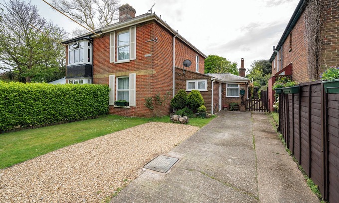 Bembridge House | Woodclose, Lovely 3 Bedroom 2 Bathroom Holiday Home Close To Beach And Amenities
