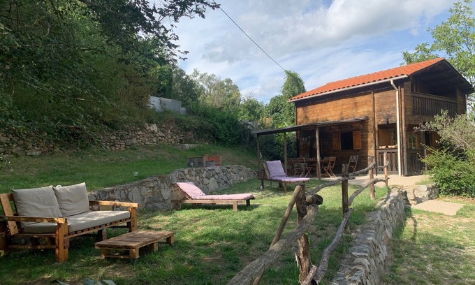 Los Masos Ski Chalet | Wooden chalet in a verdant environment at the foot of the Mount Canigou