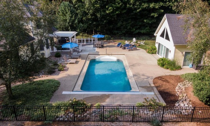 Three Oaks House | Woodland Paradise