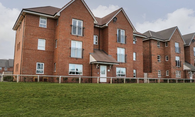 Ruswarp Cottage | WOODSIDE VIEW, character holiday cottage in Whitby