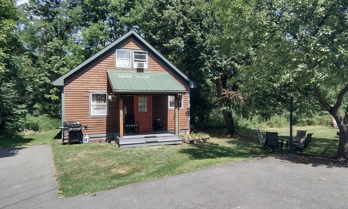 Cooperstown Ski Chalet | Woodview Retreat 3-bedroom Chalet in charming Cooperstown with Pool