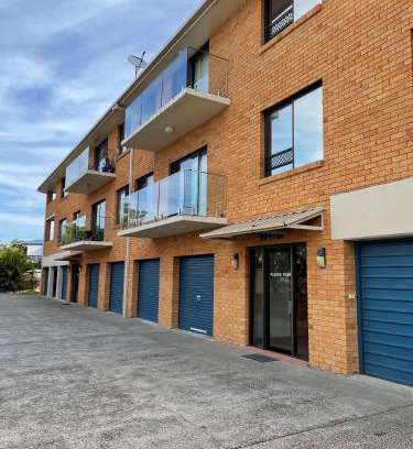 South West Rocks Apartment | Woody Wonder Unit 2 - Bring your own linen.