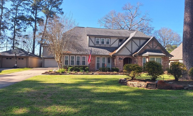Cypress House | Work n' Play Cypress- Spacious 5-bedroom house with a pool/spa in north Cypress