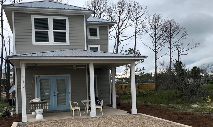 Port St. Joe House | Wren cottage is an adorable, cozy beach cottage, steps from the beach!