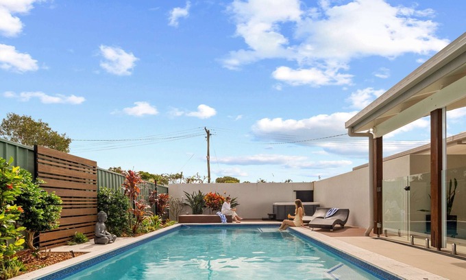 Wurtulla House | Wurtulla Seabreeze Sanctuary - Natural Pool & Pet Friendly