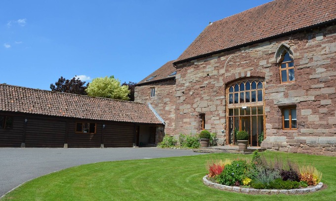 Kerne Bridge House | Wye Accommodation, Wye Valley, Herefordshire. Set on the banks of the River Wye