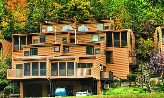 East Stroudsburg Condo | Wyndham Shawnee Village Poconos Condo Resort