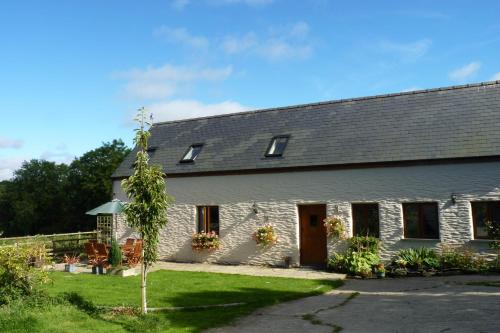 Tremain House | Y Beudy Crymych