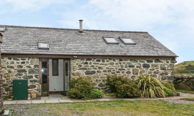 Criccieth Cottage | Y BEUDY, pet friendly, character holiday cottage in Criccieth