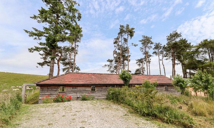 Pontfadog House | Y Caban