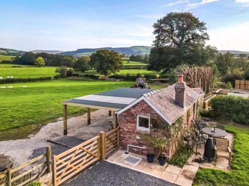 Llangadog House | Y Golchdy