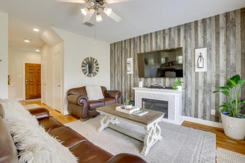 Northside House | Yard and Pergola Home 5 Mi to Dtwn Houston!