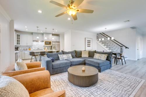 Greater Fondren Southwest Apartment | Yard and Workspaces Luxe Duplex Unit in Houston