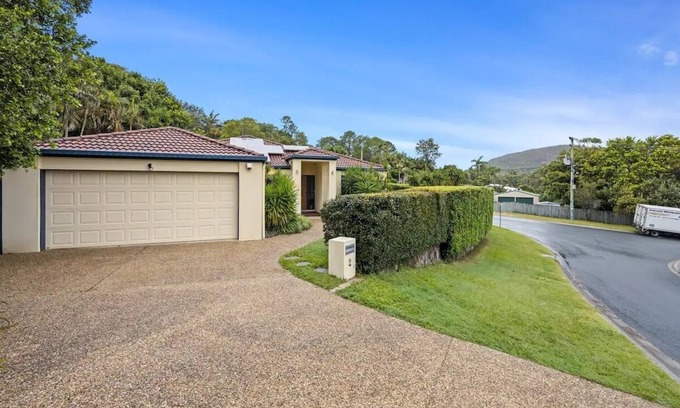 Yaroomba House | Yaroomba Home Close to Beach, Rainforest and Golf