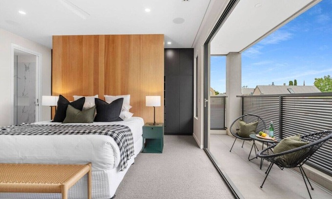 South Yarra House | Yarra Luxury | Chapel St, CBD & Gardens | Carpark