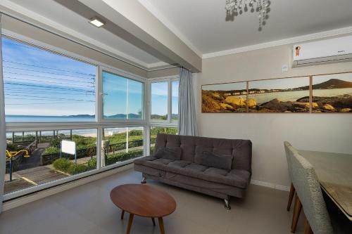 Quatro Ilhas Apartment | Yasmin 102 – Lindo Apartamento com Vista Panorâmica para o Mar em Quatro Ilhas, com Roupa de Cama e Toalhas Inclusas.