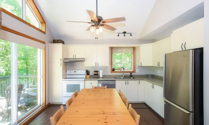 Northfield Cottage | Year round waterfront retreat for rent on a beautiful lake - 4 bedrooms