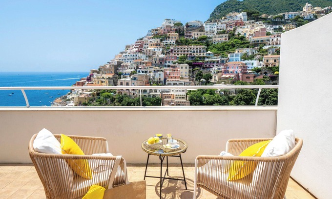 Positano City Centre House | YELLOW CASA DAMA In the Center of Positano with beautiful view