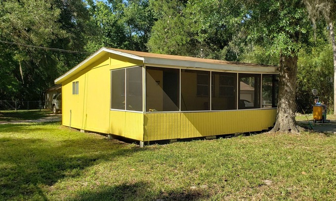 Homosassa Cottage | Yellow cottage 5135 S. Palo Verde Pt Homosassa FL 34448