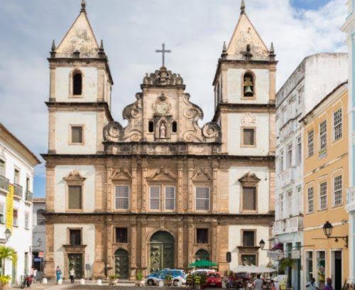 Nazare House | Yellow house 1