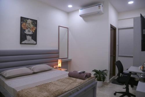 Serilingampally Apartment | Yendluri's- QueenBed Room-17 Kondapur, Gachibowli