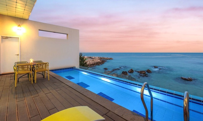 Yeongdeok House | Yeongdeok The Best Pool Villa