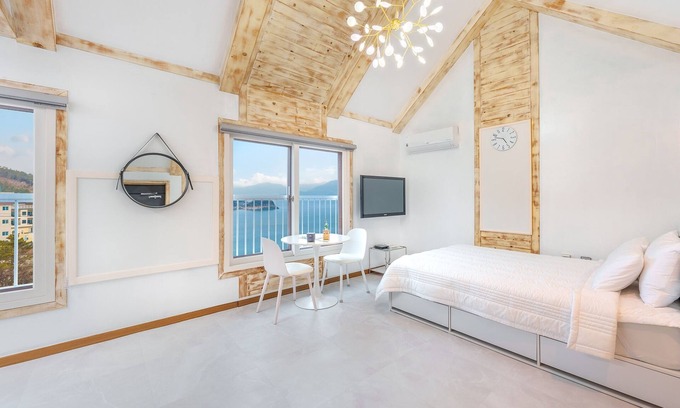 Dolsan-eup House | Yeosu Dulggot Pension
