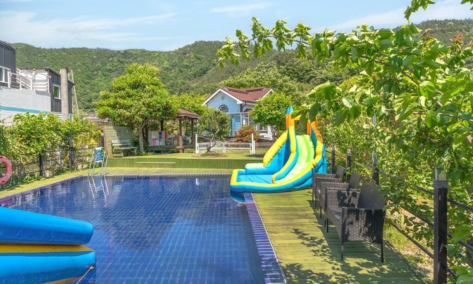 Pokchon House | Yeosu Noeul Walk Pet Pension