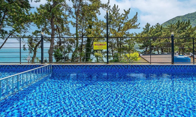 Musilmok House | Yeosu Sea&blue Family Pension