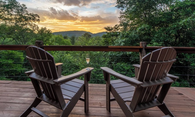 Newland Cabin | Yona Ridge Cabin- Adjacent to Linville Gorge Wilderness, Dog Friendly, with AC