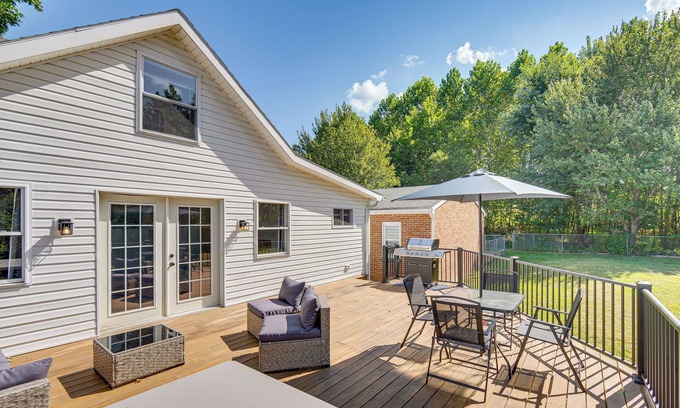 York House | York Farmhouse Hideaway Near Lake Redman