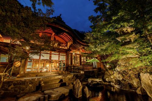 Yudanaka Shibu Onsen Hotel | Yorozuya
