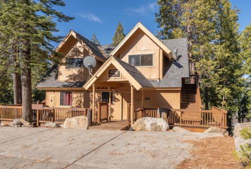 Yosemite West House | Yosemite Quail - Nestled in with a View