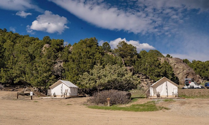 Buena Vista Cabin | You don’t have to be a nature aficionado to enjoy glamping! Make memories in the great outdoors. Sleeps 2 in queen bed. Site includes a picnic table and outdoor fire pit.