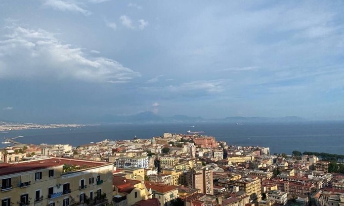 Vomero Apartment | You'll wake up amid sun and sea looking at Vesuvius reflected in the Bay of Naples
