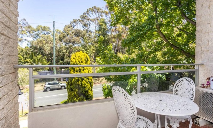 South Perth Apartment | You will love this unique location of this renovated 2 bedroom apartment with modern amenities oppos