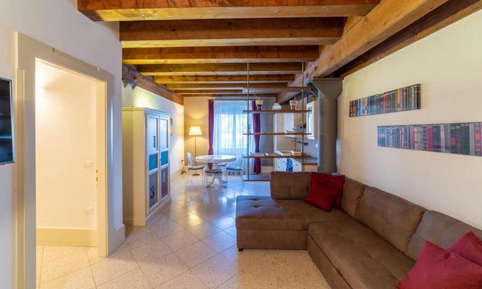 Molina Apartment | Youatmolino Canal View Apartment