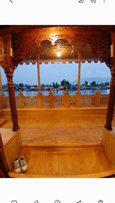 Brein Boat Rental | Young Beauty Star Houseboat
