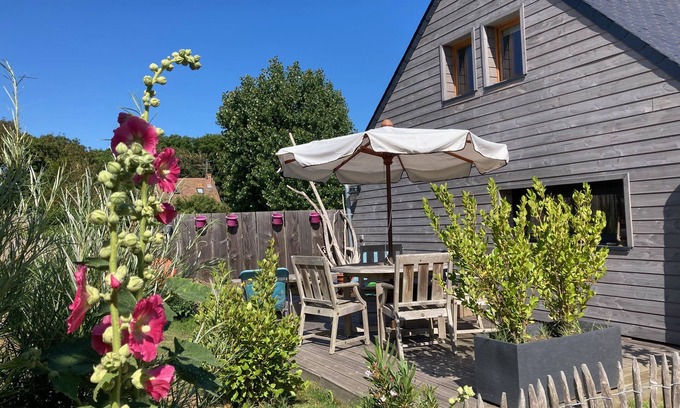 Bernieres-sur-Mer Cottage | YOUR CALM AND COZY CHALET 200 M FROM THE BEACH