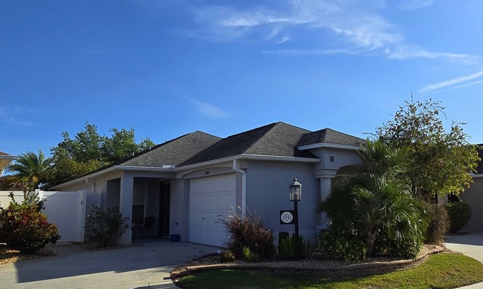 The Villages Villa | Your Dream Oasis Awaits-Rent this Charming 3 Bedroom Courtyard Villa