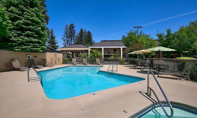 Orchard District Hotel | Your Home Away From Home 2 Comfortable Units! Enjoy Swimming Pool Access!