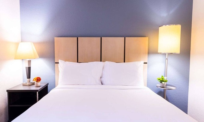 Golden Apartment | Your Home Away From Home! Pet-Friendly Stay with Kitchenette!