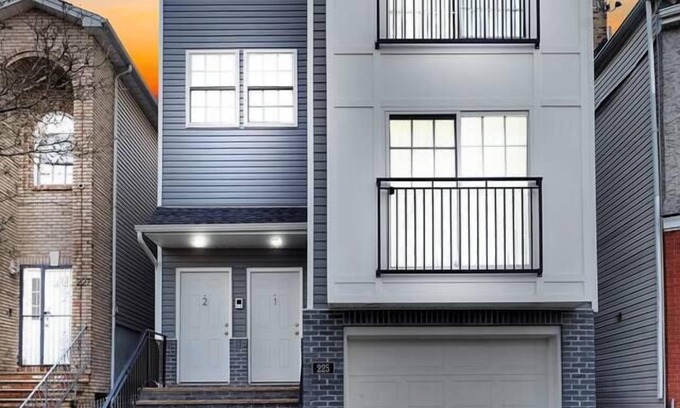 Newark Apartment | Your home away from home Unit1