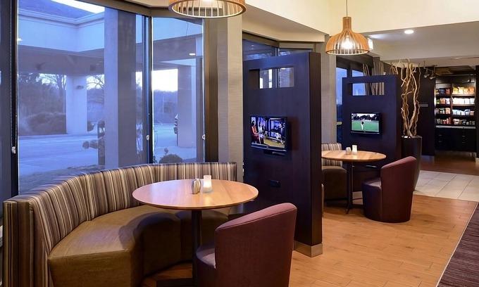 South Kansas City Hotel | Your Home Away From Home! Indoor Pool, Free Parking, Pets Allowed