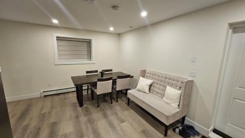 Delta House | Your Home - Spacious Private Suite